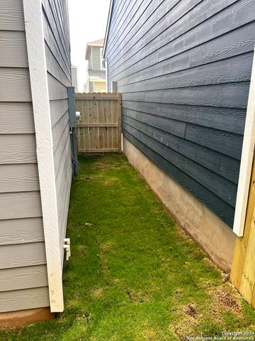 2085 Silver Oak Dr, San Antonio, TX 78213