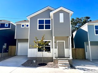 2085 Silver Oak Dr, San Antonio, TX 78213