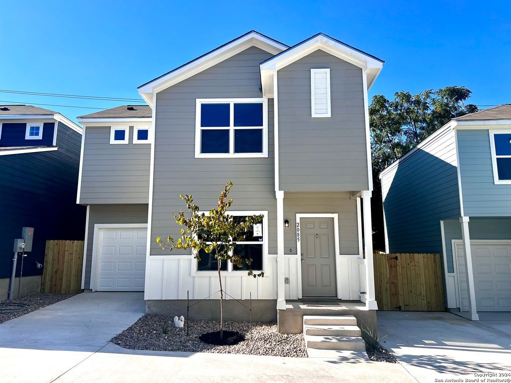 2085 Silver Oak Dr, San Antonio, TX 78213