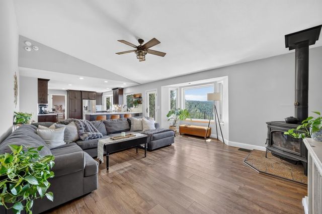 4820 Shooting Star Rd, Pollock Pines, CA 95726