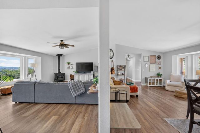 4820 Shooting Star Rd, Pollock Pines, CA 95726