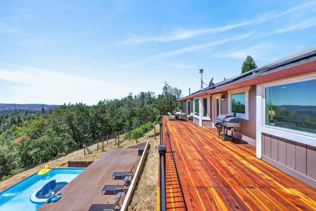 4820 Shooting Star Rd, Pollock Pines, CA 95726