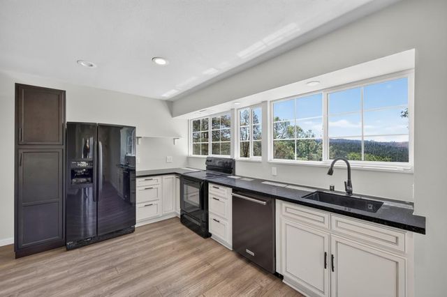 4820 Shooting Star Rd, Pollock Pines, CA 95726