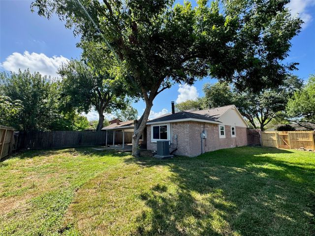 2703 Northern Drive, League City, TX 77573