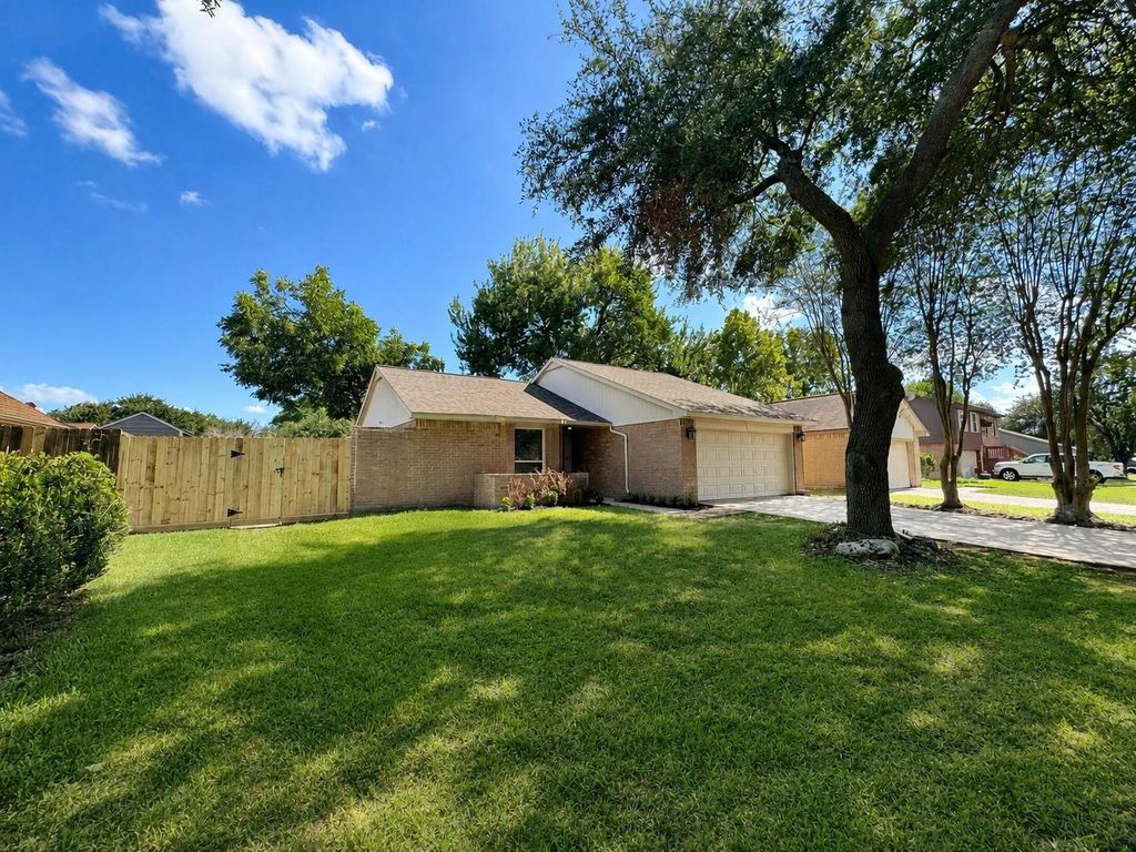 2703 Northern Drive, League City, TX 77573