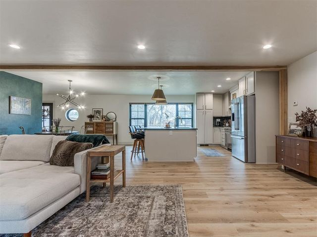 8900 Nichols Road, The Village, OK 73120