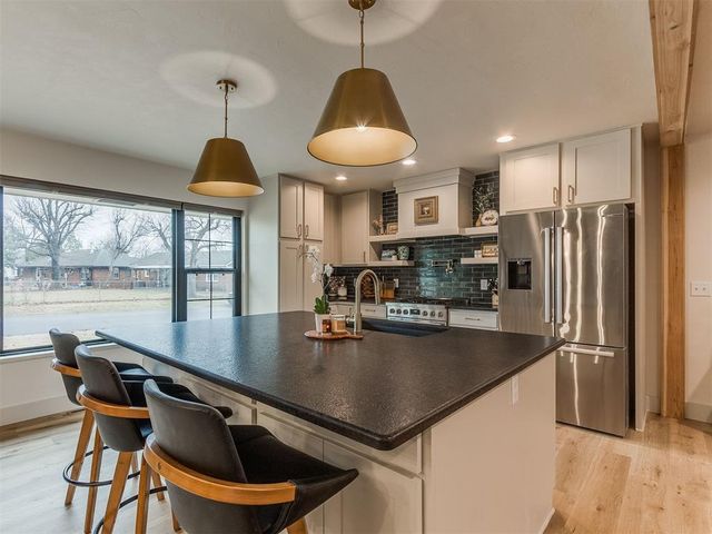 8900 Nichols Road, The Village, OK 73120