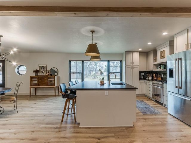 8900 Nichols Road, The Village, OK 73120