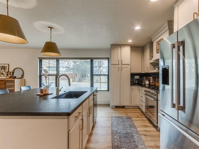 8900 Nichols Road, The Village, OK 73120