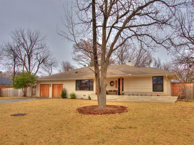 8900 Nichols Road, The Village, OK 73120