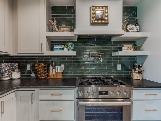 8900 Nichols Road, The Village, OK 73120