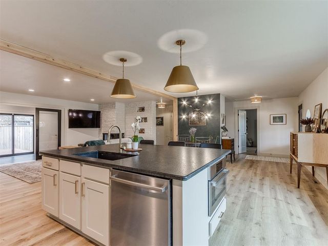 8900 Nichols Road, The Village, OK 73120