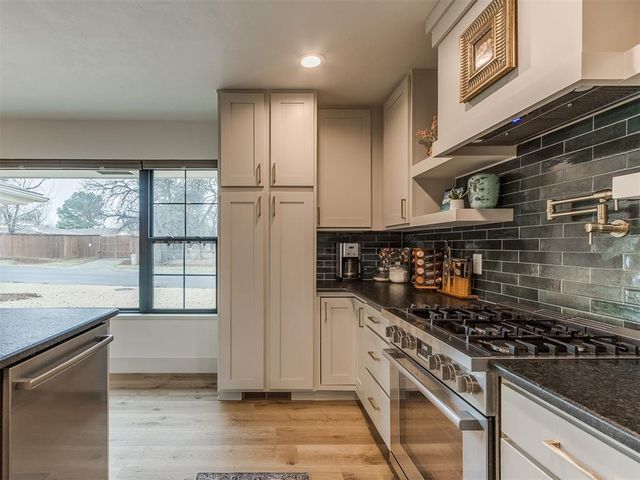 8900 Nichols Road, The Village, OK 73120