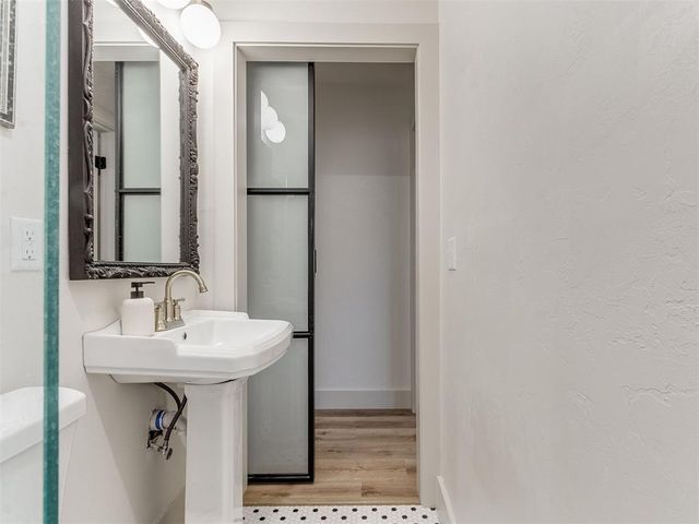 8900 Nichols Road, The Village, OK 73120