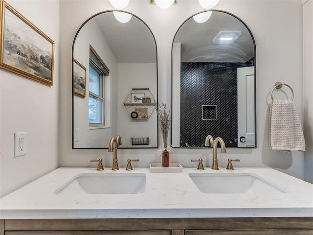 8900 Nichols Road, The Village, OK 73120