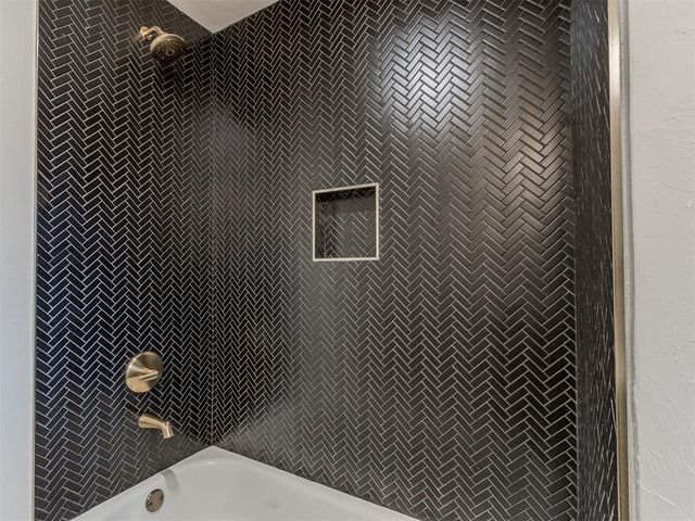 8900 Nichols Road, The Village, OK 73120