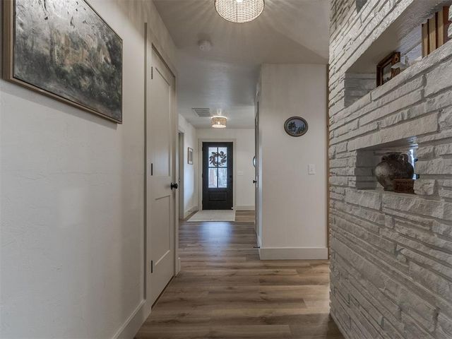 8900 Nichols Road, The Village, OK 73120