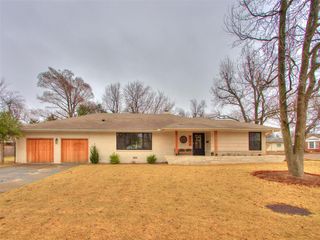 8900 Nichols Road, The Village, OK 73120