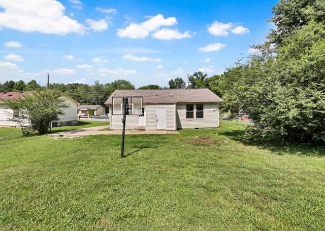 909 Lucas Ln, Clarksville, TN 37040
