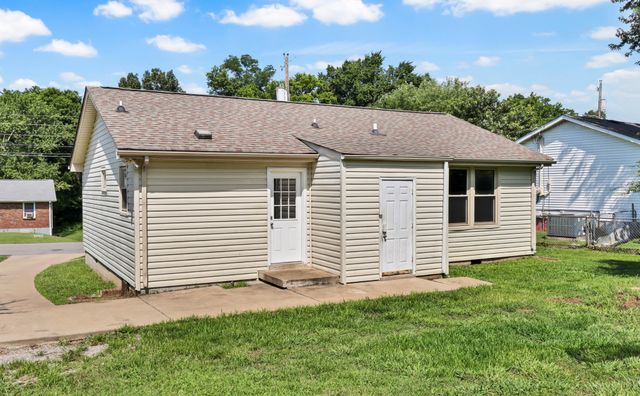909 Lucas Ln, Clarksville, TN 37040