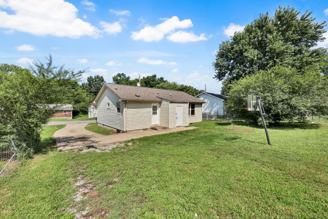 909 Lucas Ln, Clarksville, TN 37040