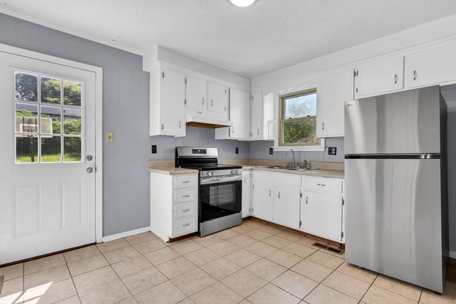 909 Lucas Ln, Clarksville, TN 37040