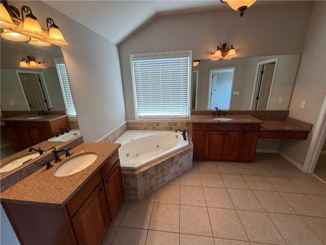 7047 Tree House Way, Flowery Branch, GA 30542