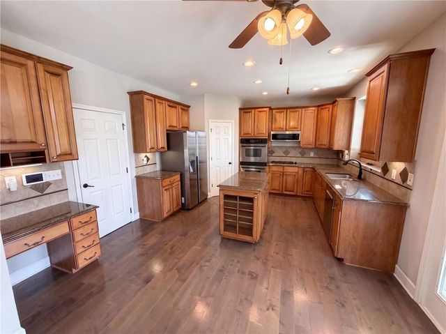 7047 Tree House Way, Flowery Branch, GA 30542