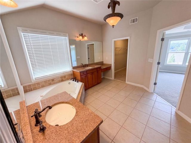 7047 Tree House Way, Flowery Branch, GA 30542