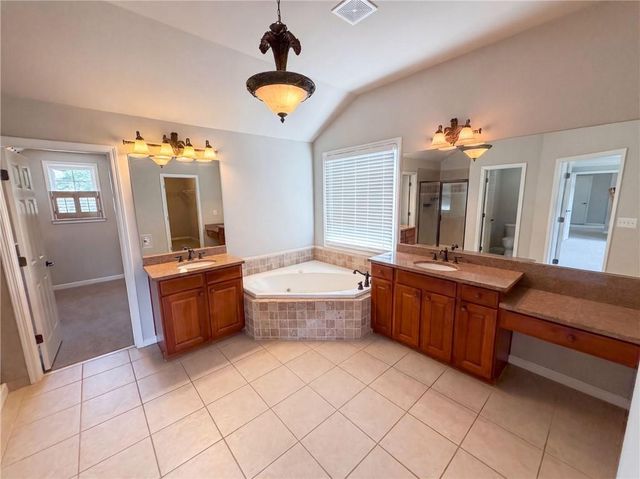 7047 Tree House Way, Flowery Branch, GA 30542