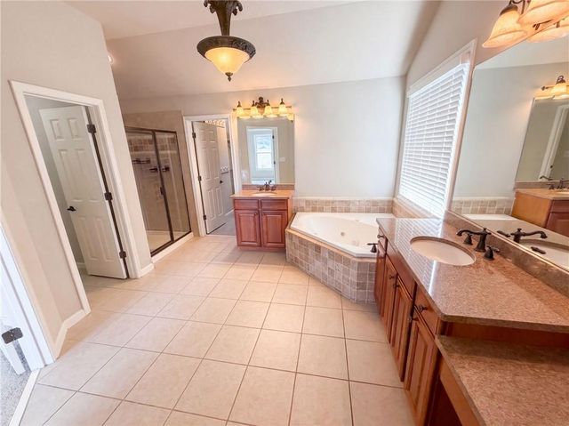 7047 Tree House Way, Flowery Branch, GA 30542