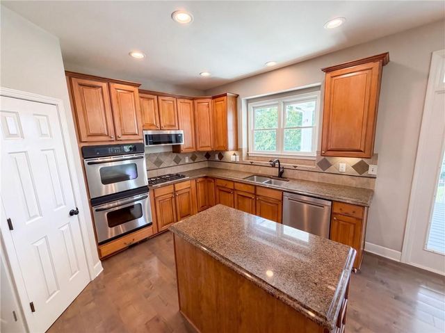 7047 Tree House Way, Flowery Branch, GA 30542