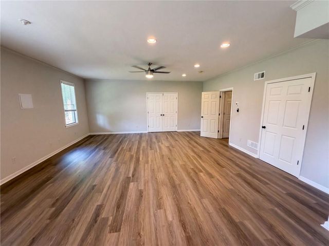7047 Tree House Way, Flowery Branch, GA 30542