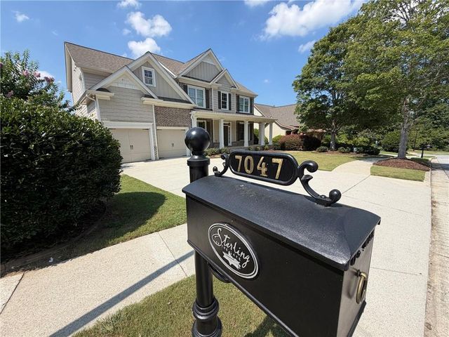 7047 Tree House Way, Flowery Branch, GA 30542
