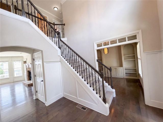 7047 Tree House Way, Flowery Branch, GA 30542