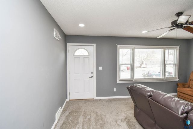 213 W 42nd St Street, Sioux Falls, SD 57105