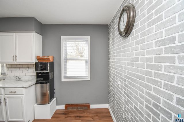 213 W 42nd St Street, Sioux Falls, SD 57105