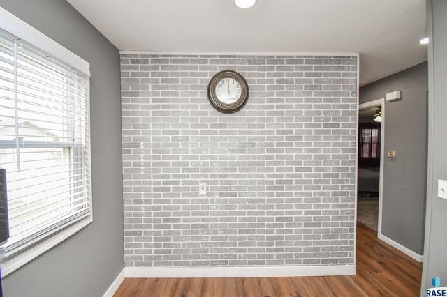 213 W 42nd St Street, Sioux Falls, SD 57105