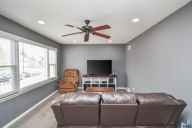 213 W 42nd St Street, Sioux Falls, SD 57105