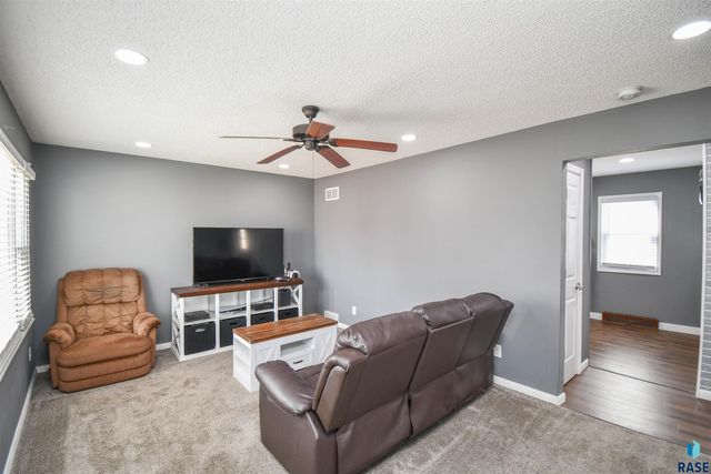 213 W 42nd St Street, Sioux Falls, SD 57105