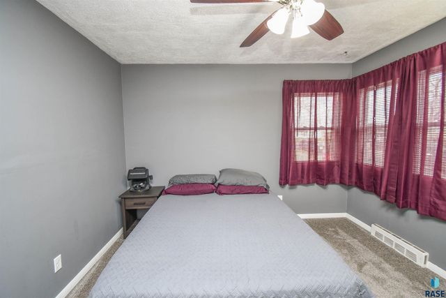 213 W 42nd St Street, Sioux Falls, SD 57105