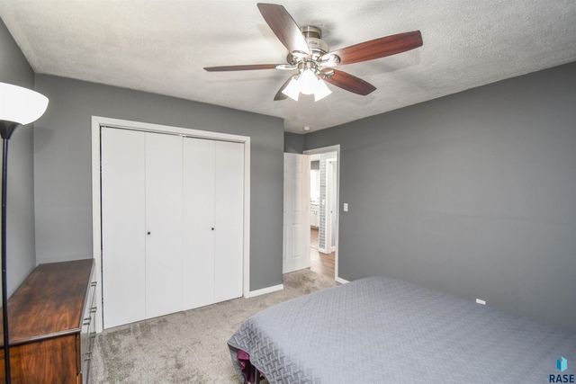 213 W 42nd St Street, Sioux Falls, SD 57105