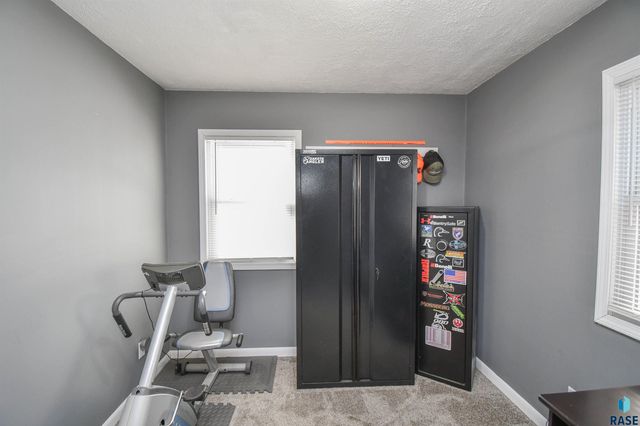 213 W 42nd St Street, Sioux Falls, SD 57105