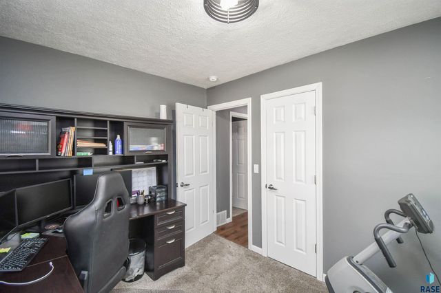 213 W 42nd St Street, Sioux Falls, SD 57105