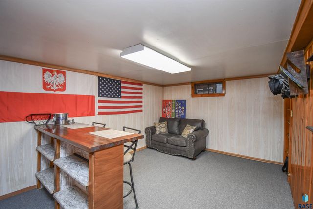 213 W 42nd St Street, Sioux Falls, SD 57105