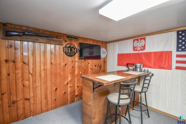 213 W 42nd St Street, Sioux Falls, SD 57105