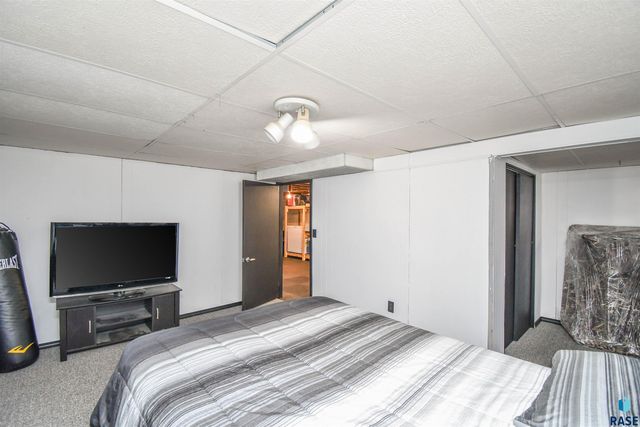 213 W 42nd St Street, Sioux Falls, SD 57105