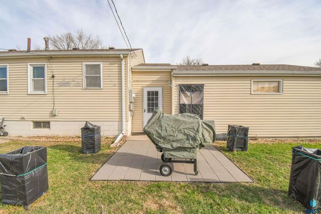 213 W 42nd St Street, Sioux Falls, SD 57105