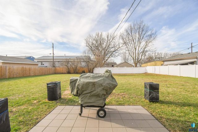 213 W 42nd St Street, Sioux Falls, SD 57105