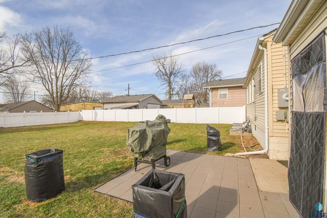 213 W 42nd St Street, Sioux Falls, SD 57105